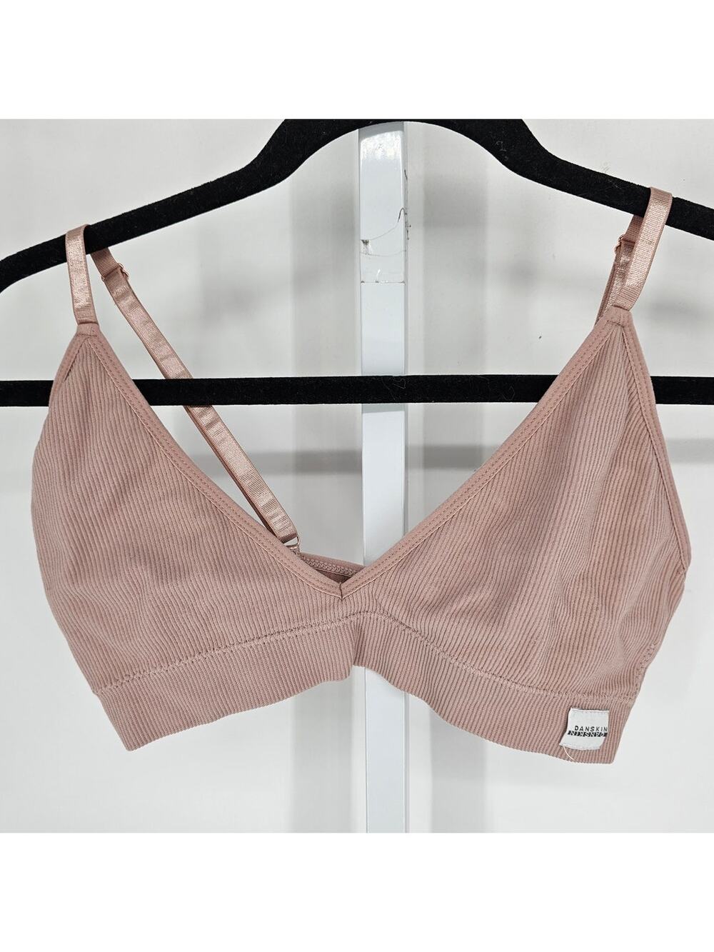 Danskin Intimates Womens Sz L V Neck Unlined Bra Light Blush Pink Ribbed